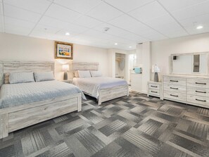 Iron/ironing board, free WiFi, bed sheets - New Suite! Downtown! (CS-Evergreen State) (Friday Harbor)