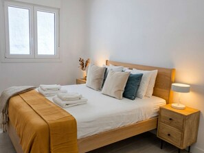 Iron/ironing board, WiFi, bed sheets - Pool * FREE Parking * Balcony * Close to stores (Estepona)