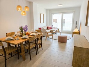 Dining - Pool * FREE Parking * Balcony * Close to stores (Estepona)
