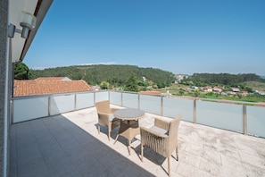 Outdoor dining - Feel Discovery Casa do Pinheiro (Cesar, Oliveira de Azeméis)
