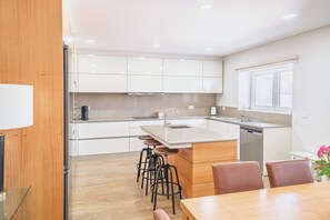 Premium Villa, 3 Bedrooms, Private Pool | Private kitchen - Feel Discovery Casa do Pinheiro (Cesar, Oliveira de Azeméis)
