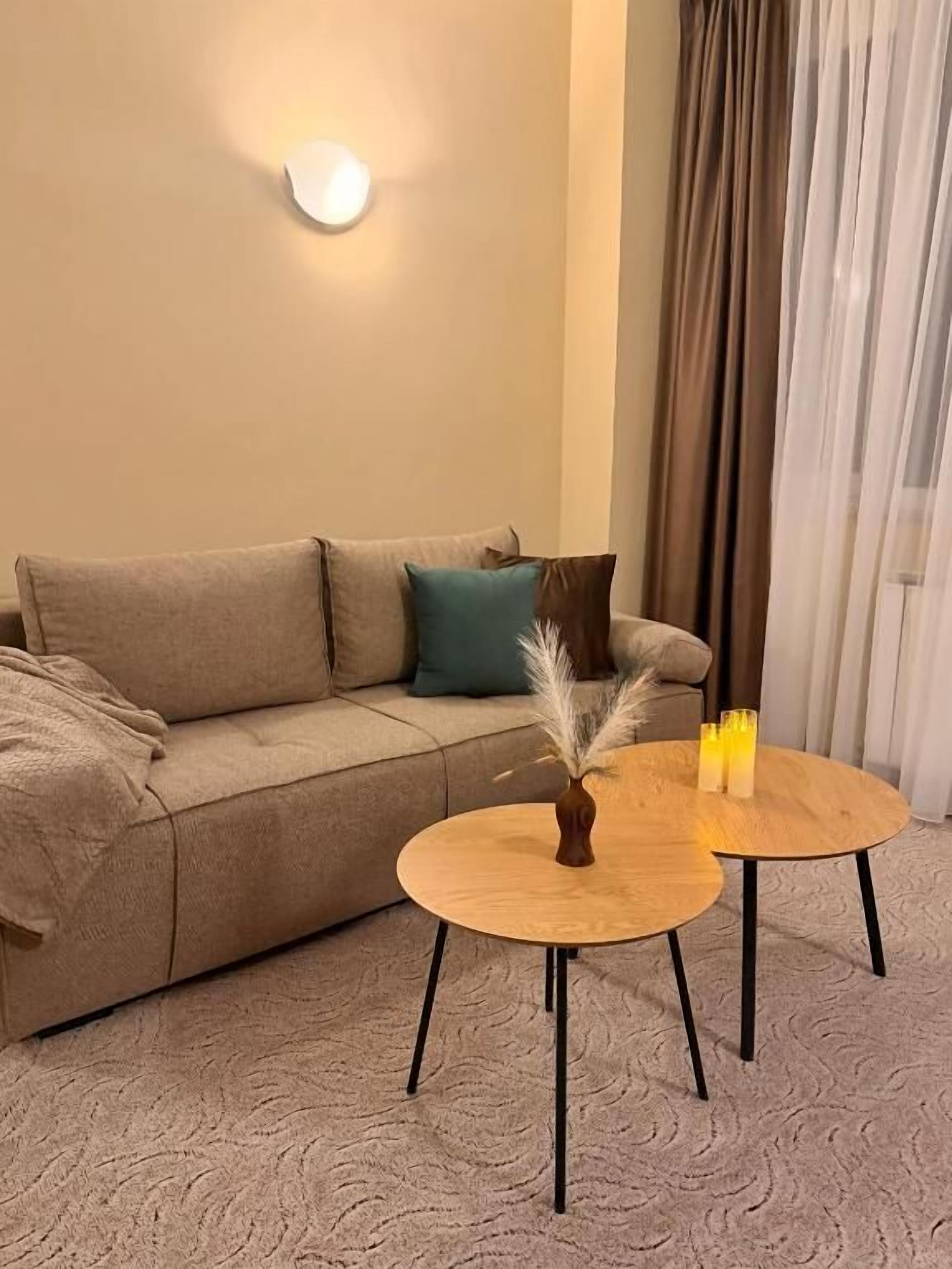 Deluxe Double or Twin Room, Park View | Living area