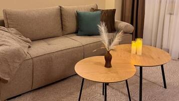 Deluxe Double or Twin Room, Park View | Living area