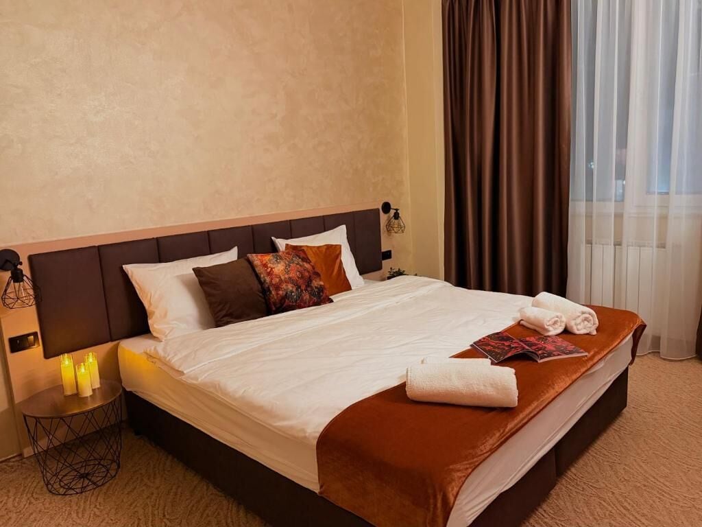 Deluxe Double or Twin Room, Park View | Blackout curtains, soundproofing, iron/ironing board (on request)