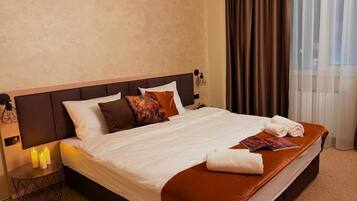 Deluxe Double or Twin Room, Park View | Blackout curtains, soundproofing, iron/ironing board (on request)