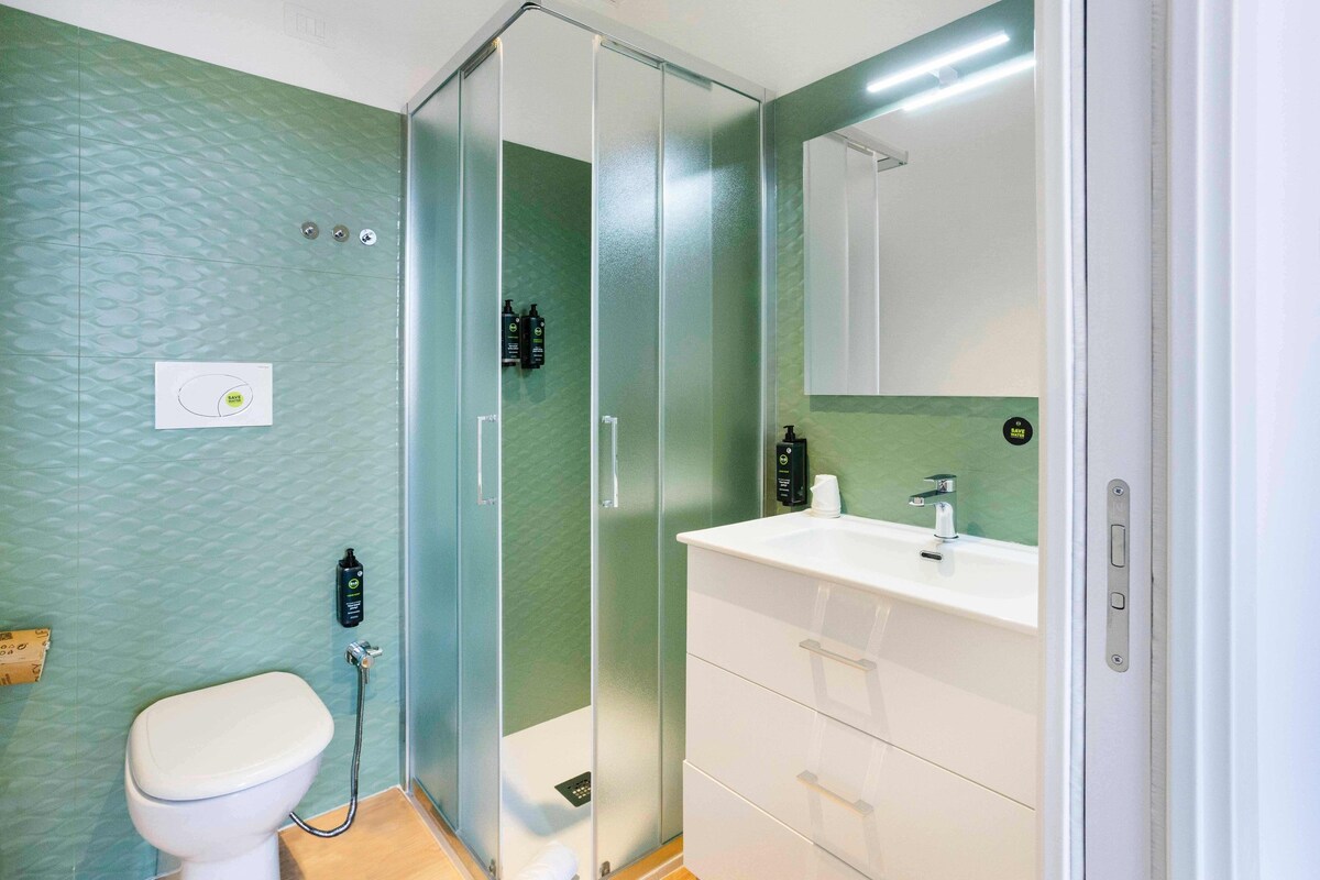 Standard Triple Room | Bathroom