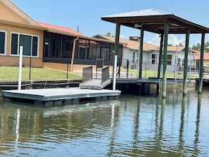 Exterior - Canal front Funhouse with Dock, Game Room & River Adventures (Crystal River)