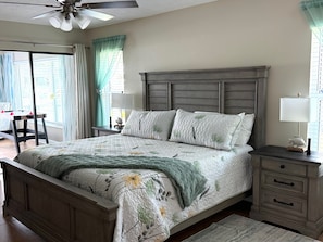 Room - Canal front Funhouse with Dock, Game Room & River Adventures (Crystal River)