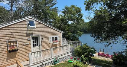 Tranquility Stays Here: Peaceful 2-bedroom cottage with AC on Pimlico Pond.