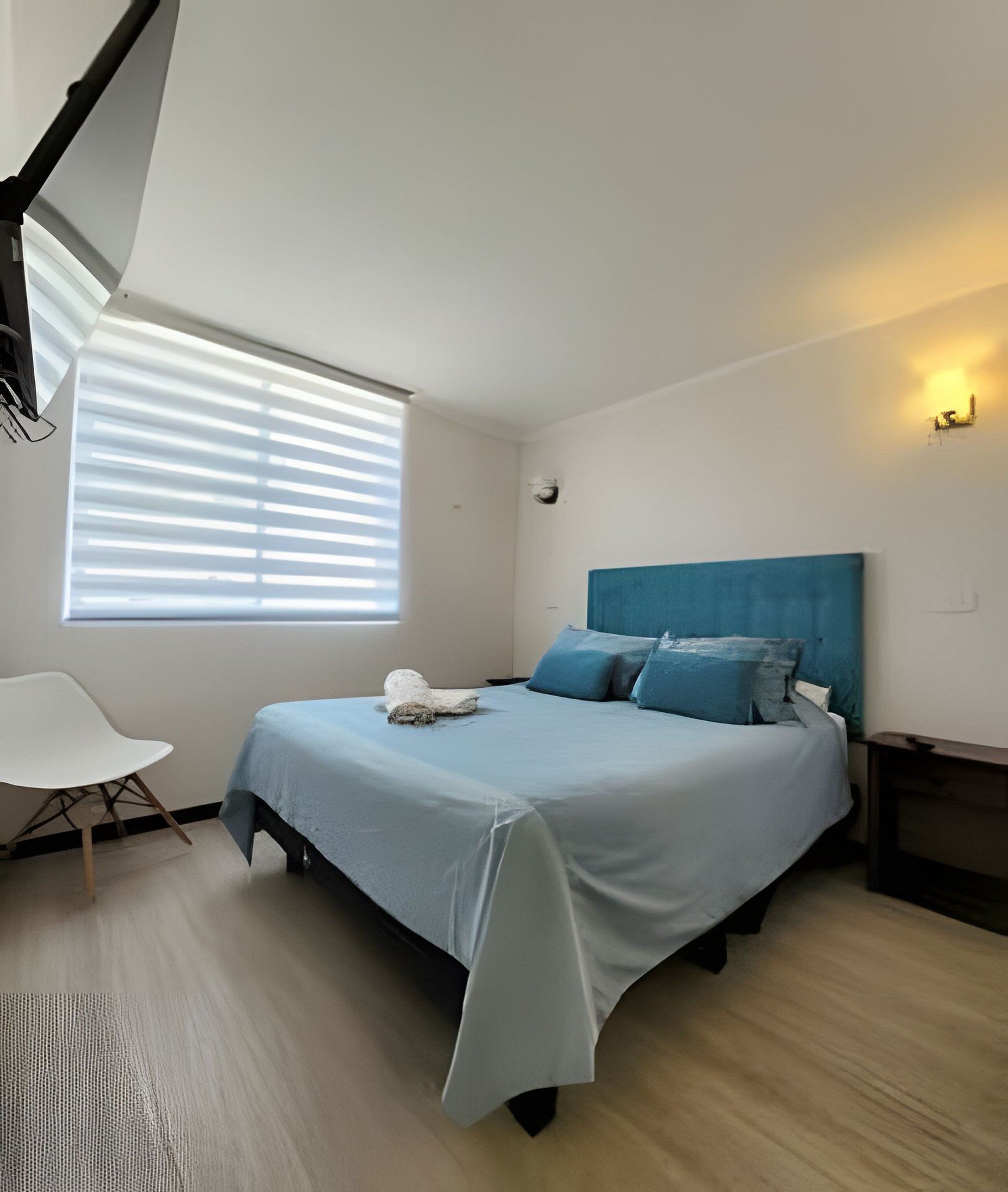 2 bedrooms, iron/ironing board, internet, bed sheets