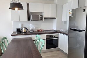 Kühlschrank, Mikrowelle, Ofen, Toaster