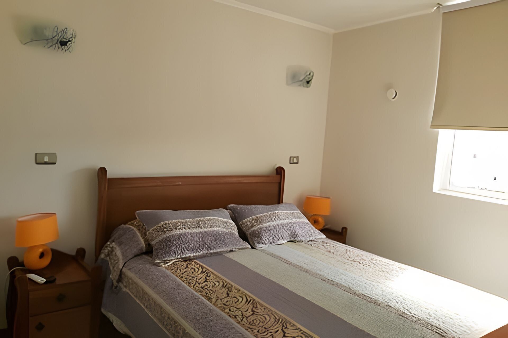 3 bedrooms, iron/ironing board, internet, bed sheets