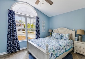 Room - Tracie's Oasis - Pool/fenced/beach walkable! (Oak Island)