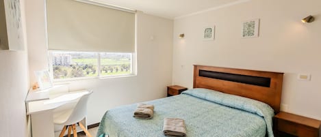 2 bedrooms, iron/ironing board, internet, bed sheets