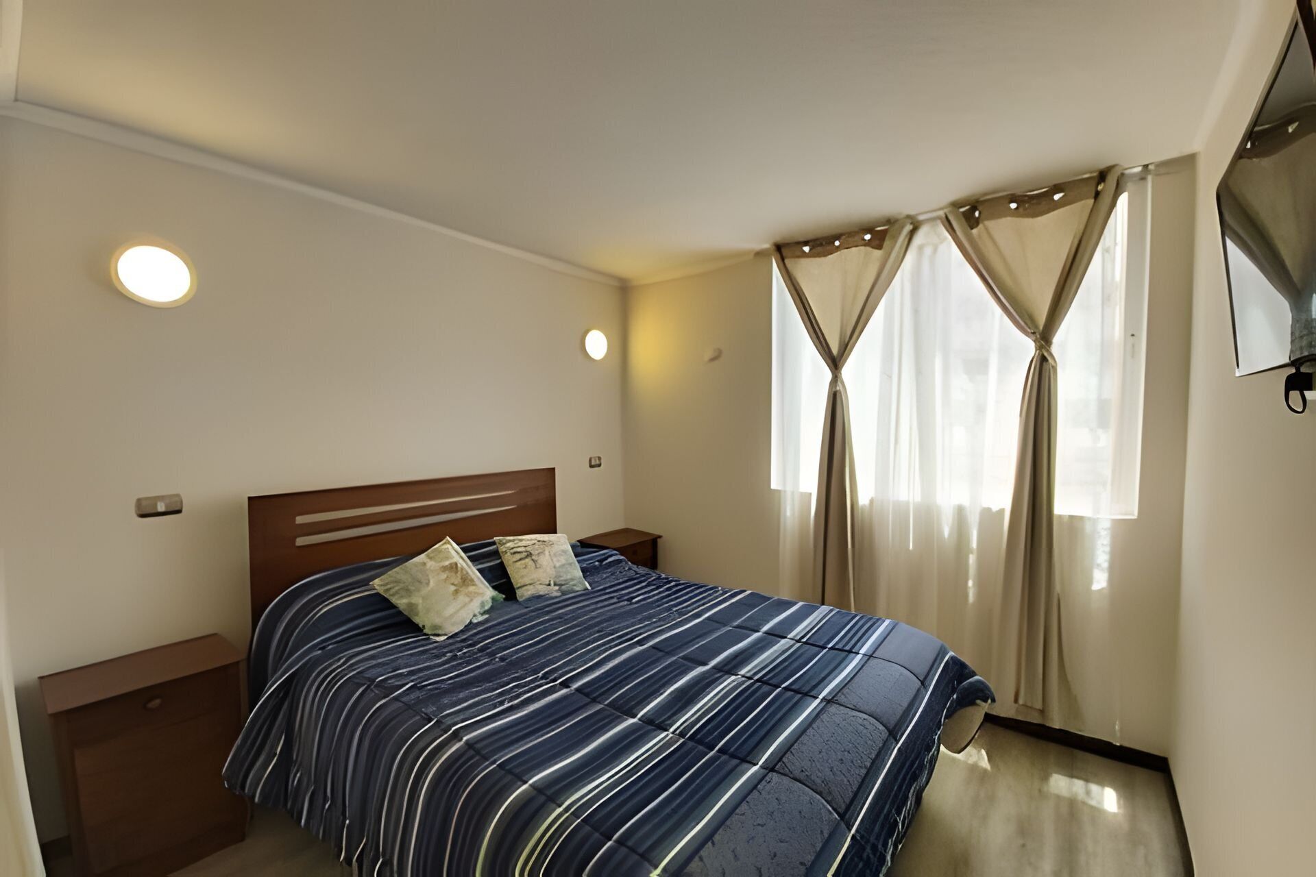 Iron/ironing board, internet, bed sheets