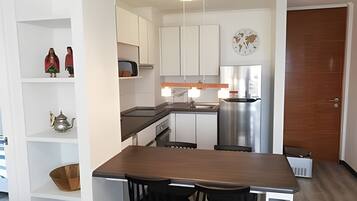 Fridge, microwave, oven, cookware/dishes/utensils
