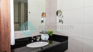 Apartment, Balcony | Bathroom