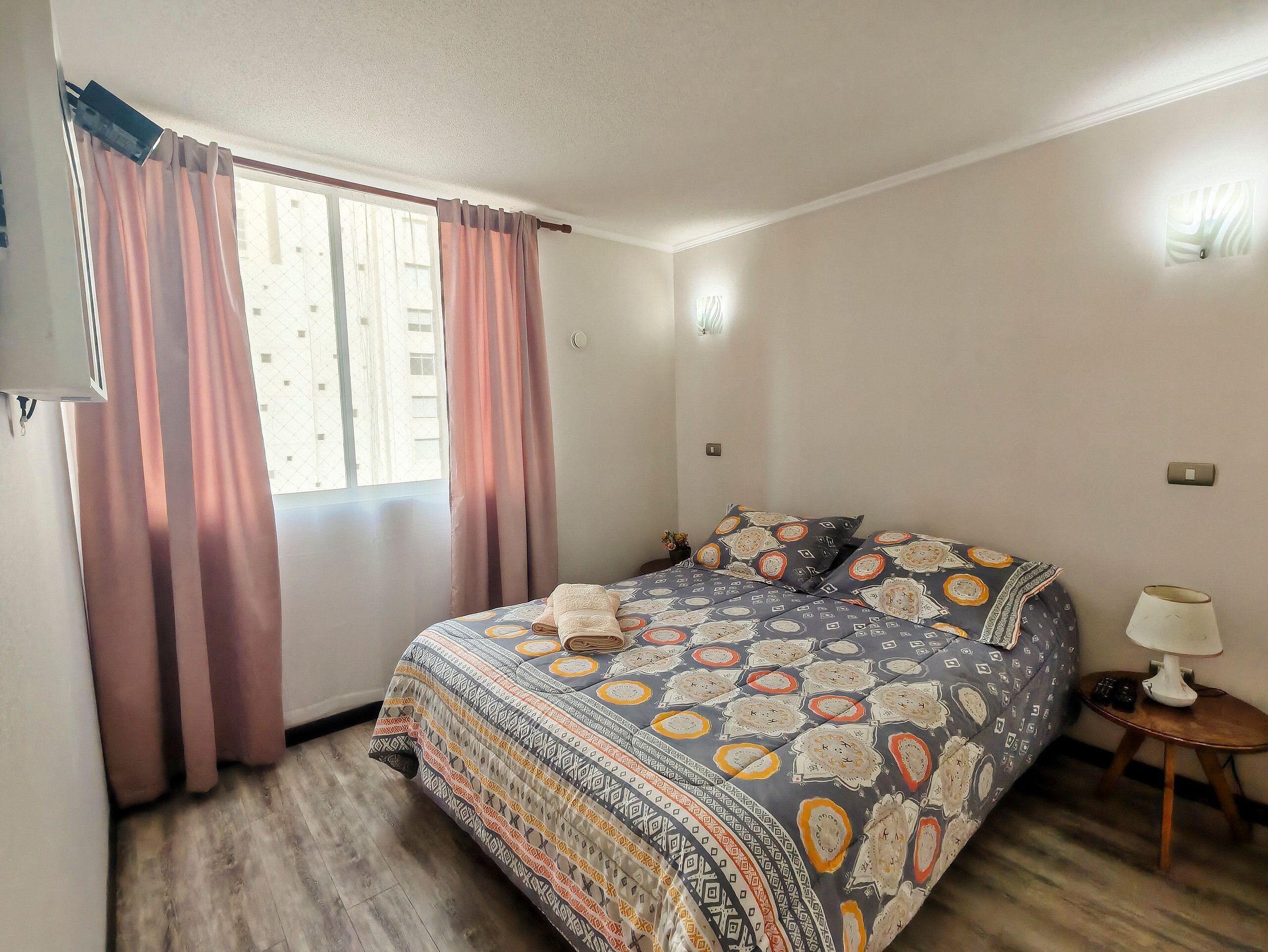 2 bedrooms, iron/ironing board, internet, bed sheets