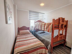 2 chambres, fer et planche à repasser, accès à Internet, literie fournie