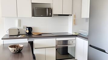 Fridge, microwave, oven, cookware/dishes/utensils