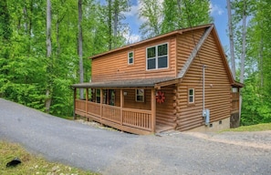 Exterior - Cozy 2-bedroom cabin in brilliant Gatlinburg with AC (Gatlinburg)
