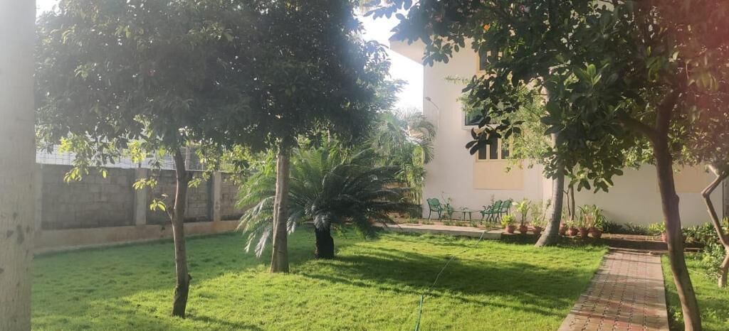 Habitación Deluxe con 1 cama doble o 2 individuales, balcón, vistas al jardín | Jardines del alojamiento