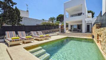Casa | Piscina | Una piscina cubierta, una piscina al aire libre