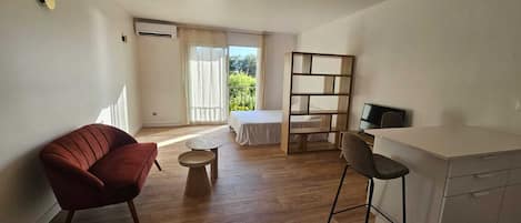 1 habitación, internet y ropa de cama