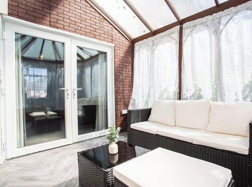 Vacant Nests  Spacious 3BR house Free parking