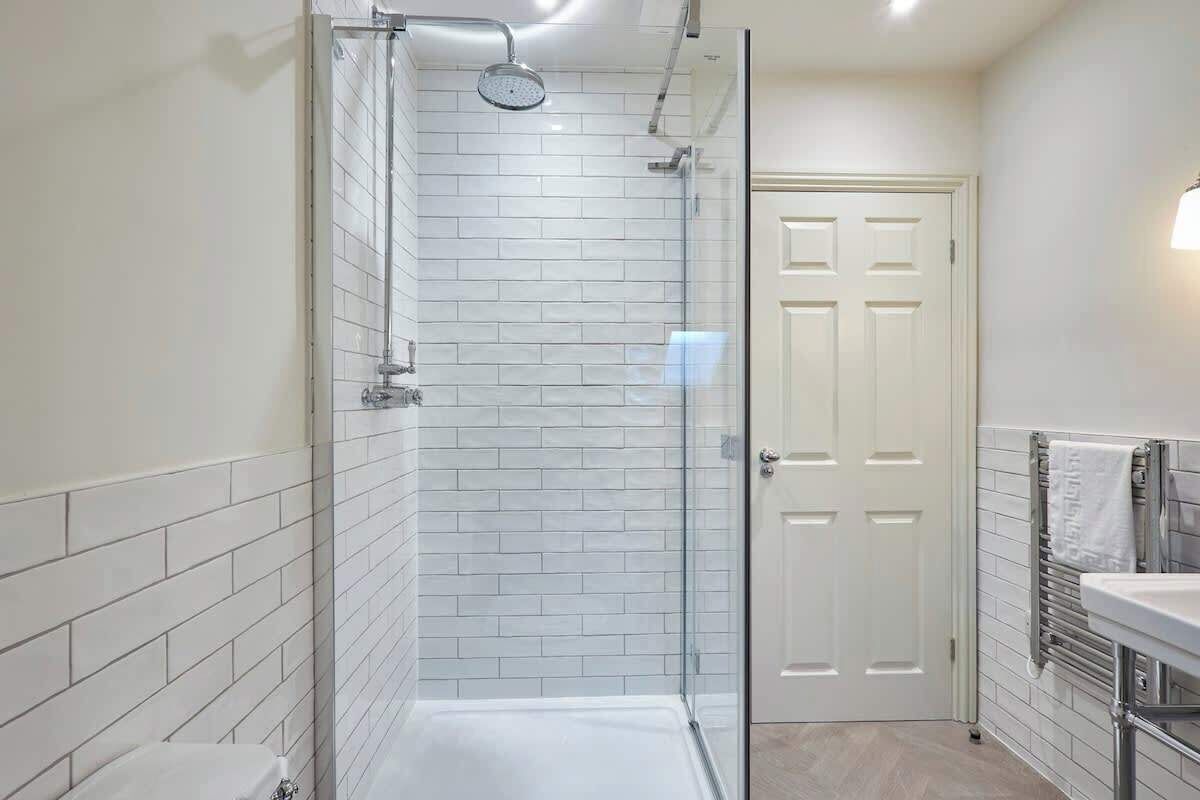 Shower, hair dryer, shampoo