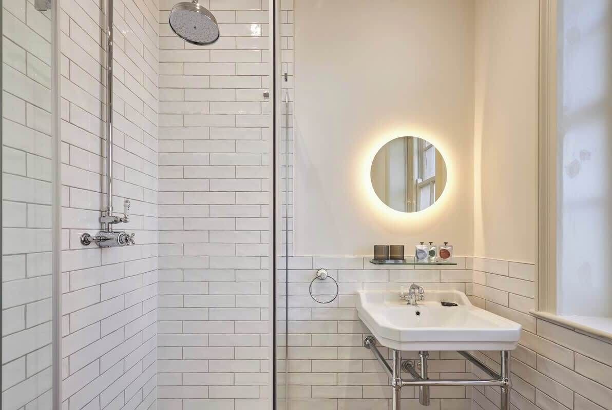 Shower, hair dryer, shampoo