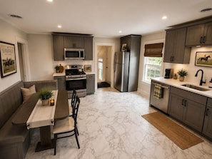 Private kitchen - Easy Walk to Track & Broadway, Big Races Available (Saratoga Springs)