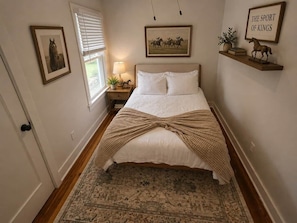2 bedrooms, WiFi - Easy Walk to Track & Broadway, Big Races Available (Saratoga Springs)