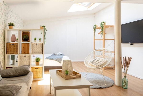 Iron/ironing board, WiFi, bed sheets - Studio with free, private parking (Caen)