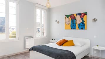 Iron/ironing board, travel crib, WiFi, bed sheets