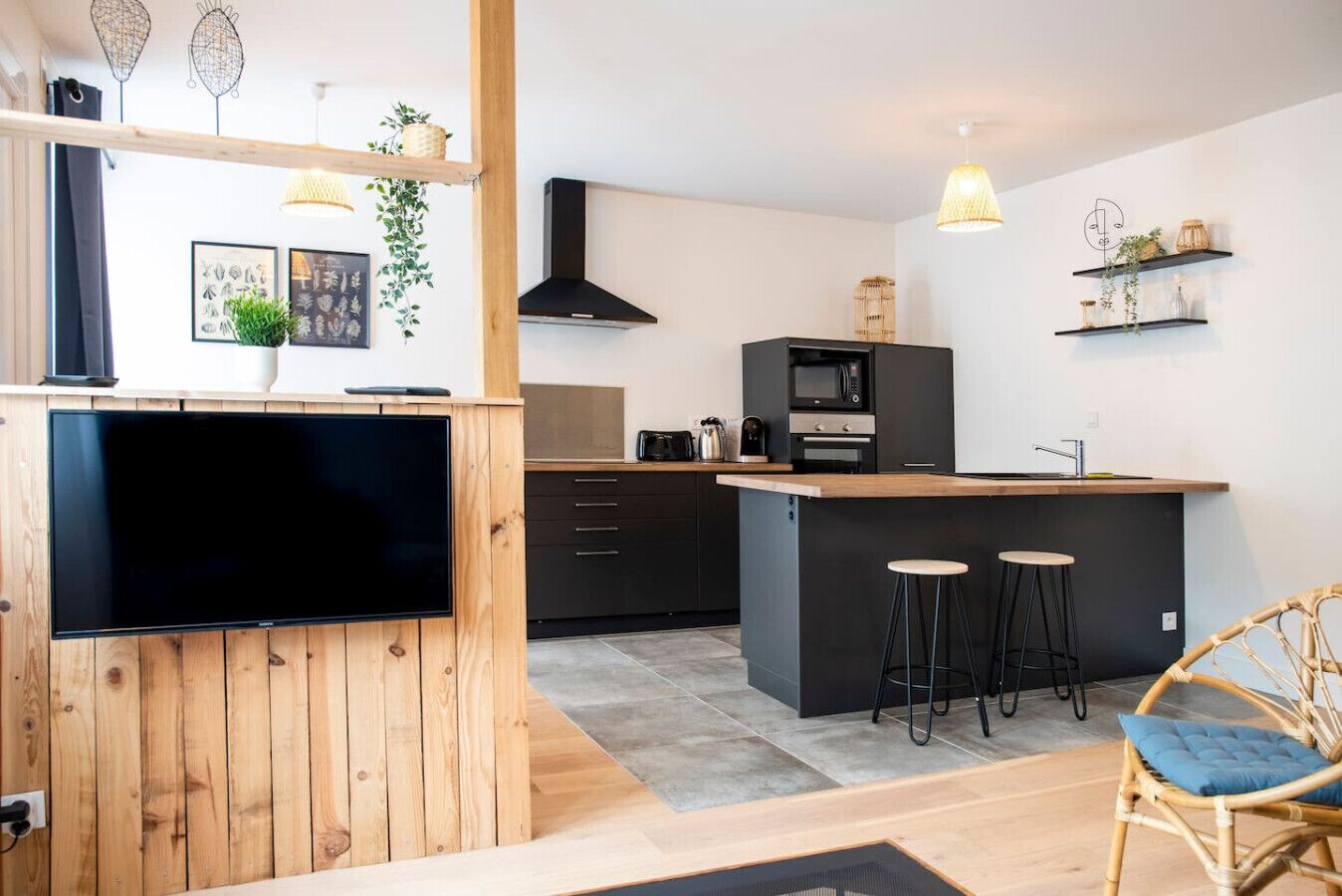 Kjøleskap, mikrobølgeovn, ovn og kaffetrakter/tekoker
