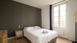 1 bedroom, iron/ironing board, WiFi, bed sheets - A modern and welcoming historic neighborhood (Caen)