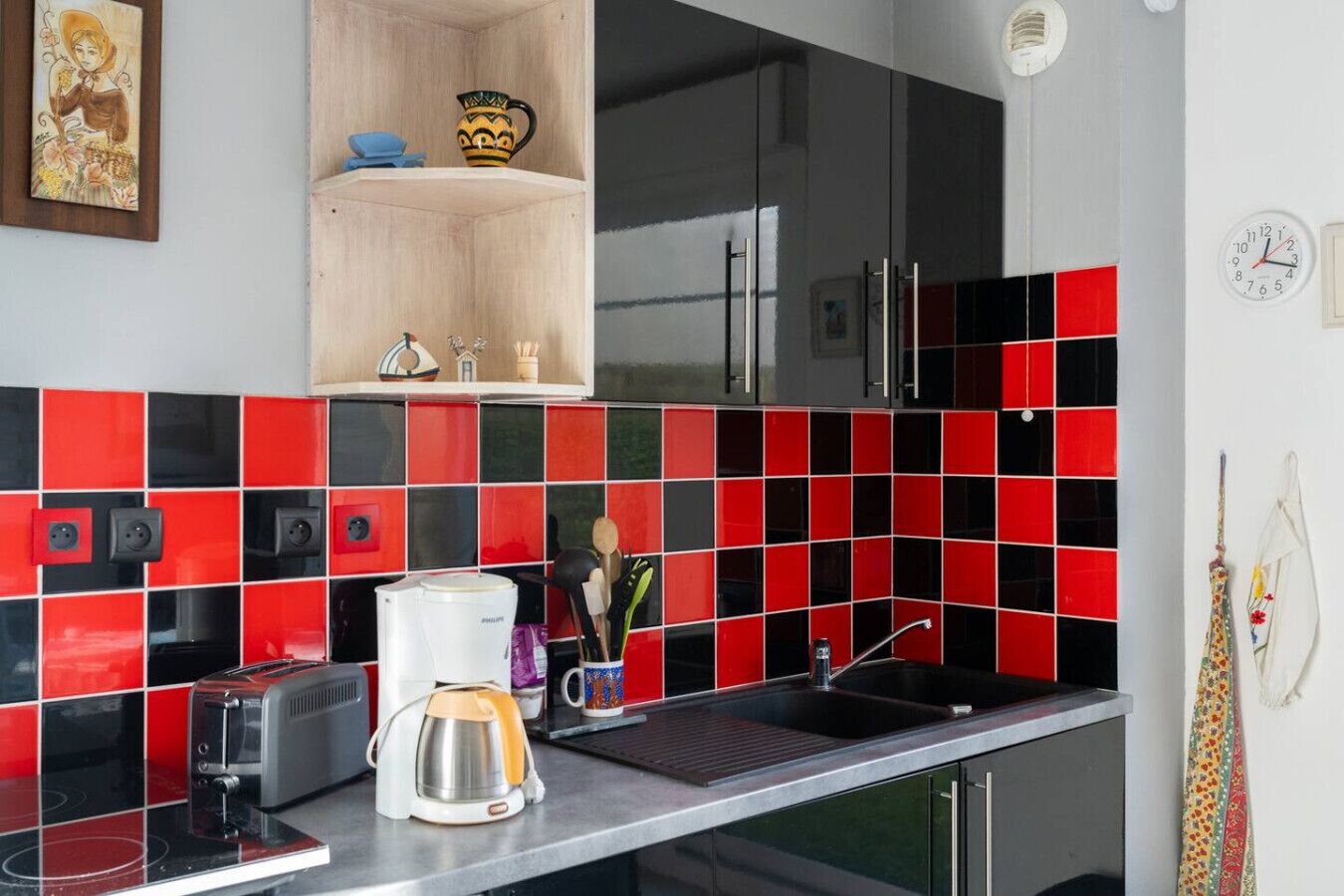 Fridge, microwave, dishwasher, coffee/tea maker