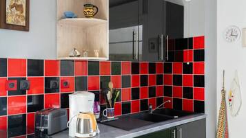Fridge, microwave, dishwasher, coffee/tea maker