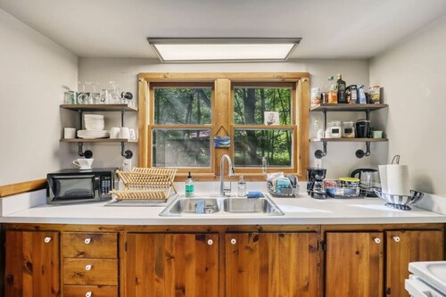 Creekside Couples Cabin | Fire Pit Near Boone