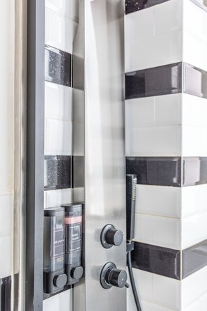 Classic Studio | Bathroom amenities - Braccia-House (Catania)