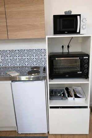Coffee/tea maker, fridge, microwave, oven - Studio Apartment for 1 Person - University (Caen)