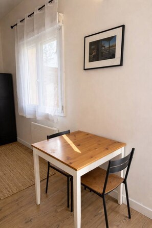 Dining - Studio Apartment for 1 Person - University (Caen)