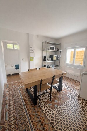 Dining - Apartment for 2 - Near the University, easy parking (Caen)
