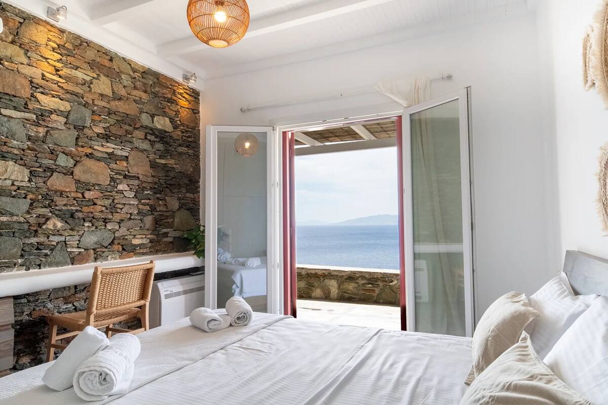 Honeymoon Suite with Panoramic Sea View