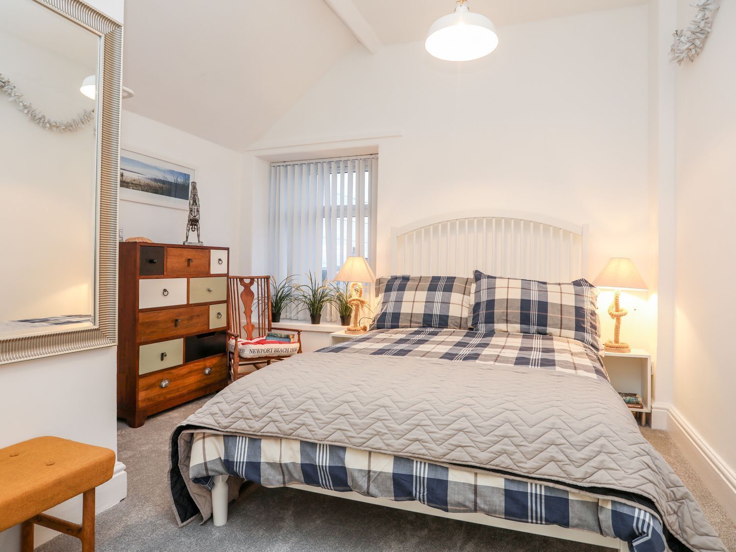 5 bedrooms, WiFi (free), individually decorated, individually furnished