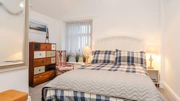 5 bedrooms, WiFi (free), individually decorated, individually furnished