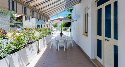 A charming 90-square-meter villa, perfect for six guests, featuring a private street-level entrance.The property is situated in a quiet area of Silvi and enjoys a great location: thanks to a pedestrian path, you can reach the sea in just 10 minutes