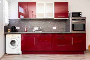 Coffee/tea maker, fridge, microwave, oven - Quiet triplex for 5 people (Caen)