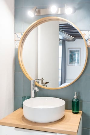 Hair dryer - Charming Studio Apartment - Rue Froide (Caen)
